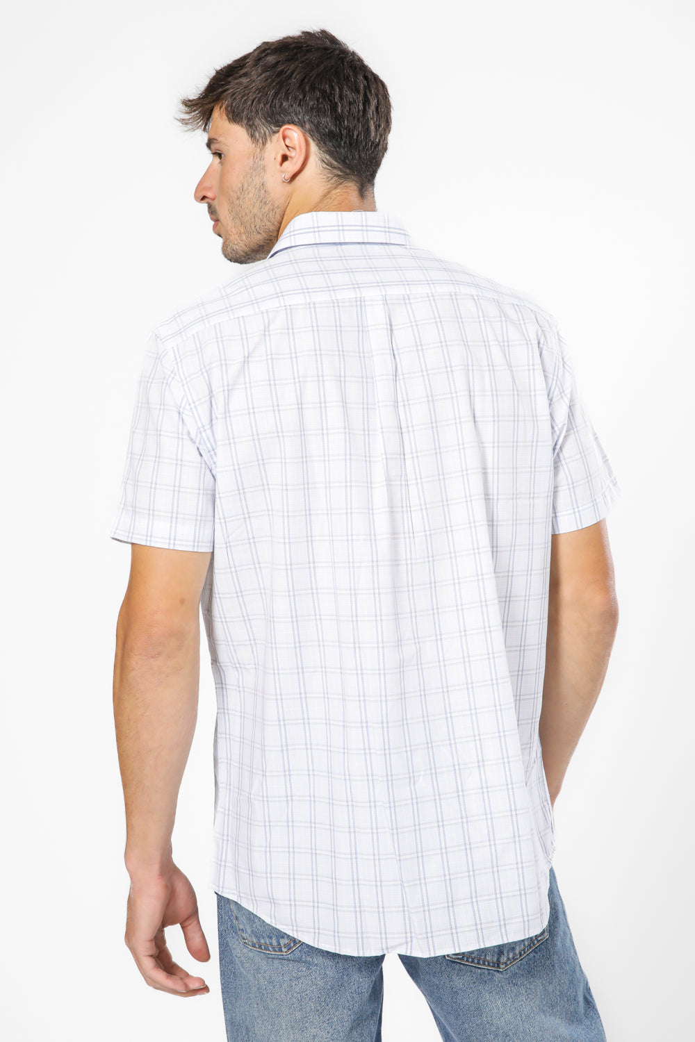 חולצה מכופתרת משבצות בצבע לבן