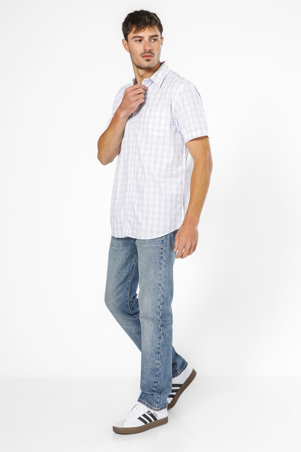 חולצה מכופתרת משבצות בצבע לבן