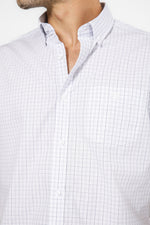 חולצה מכופתרת שרוולים קצרים משבצות בצבע לבן