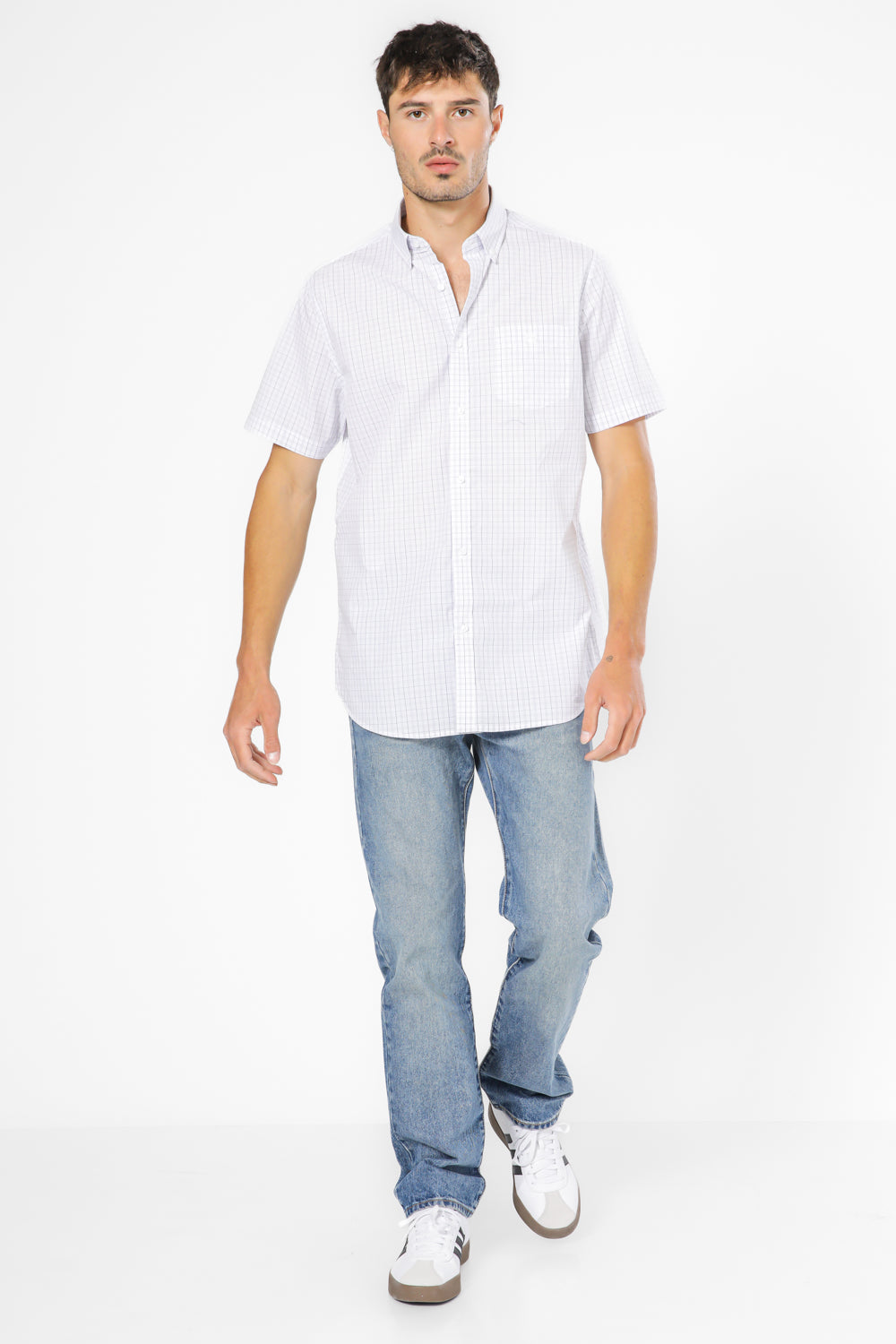 חולצה מכופתרת שרוולים קצרים משבצות בצבע לבן