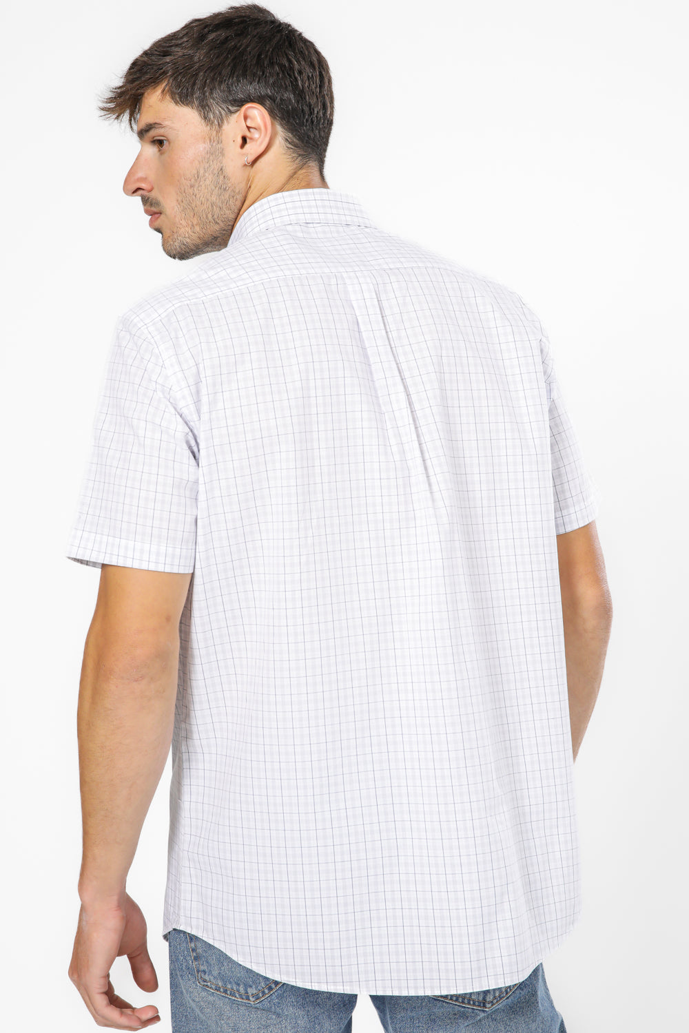 חולצה מכופתרת שרוולים קצרים משבצות בצבע לבן