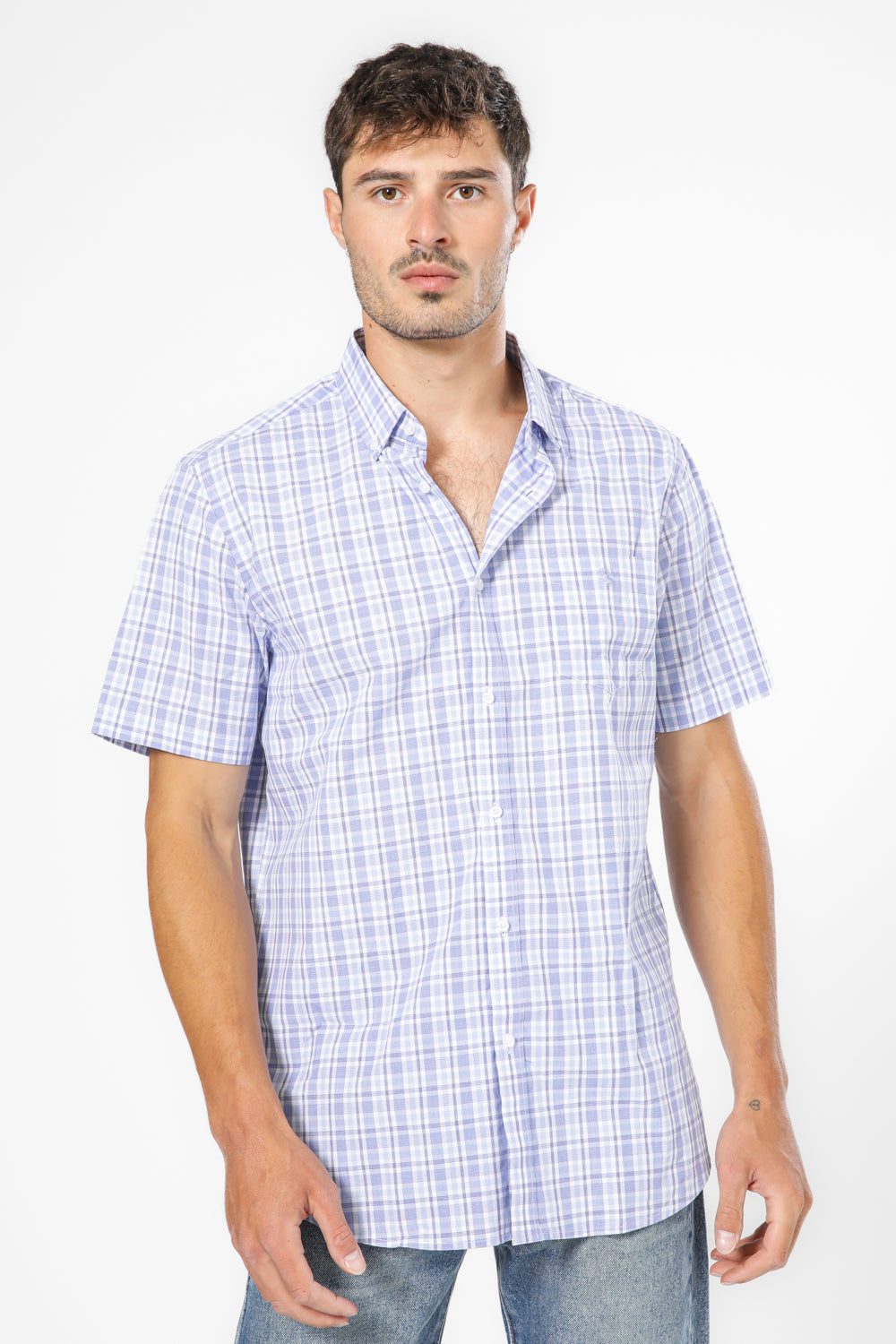 חולצה מכופתרת שרוולים קצרים בצבע תכלת