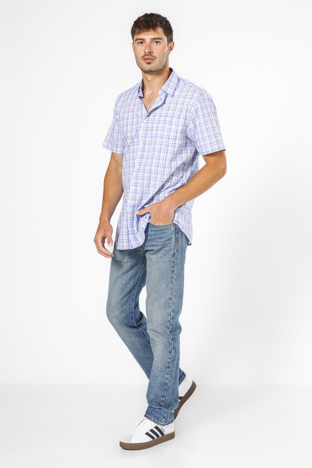 חולצה מכופתרת שרוולים קצרים בצבע תכלת