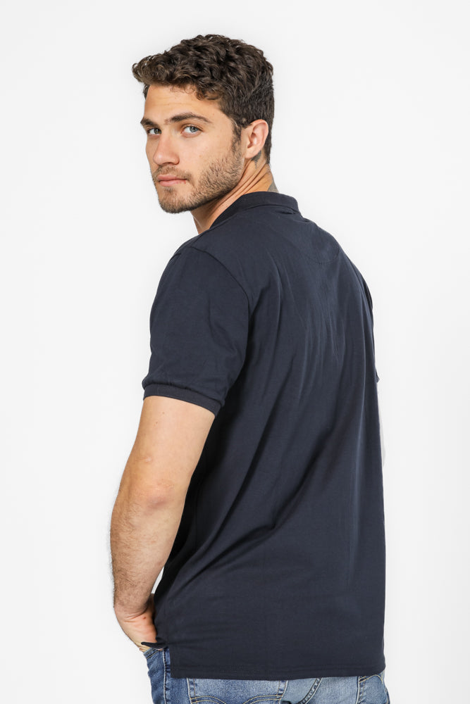 חולצה פולו עם כיס בצבע נייבי