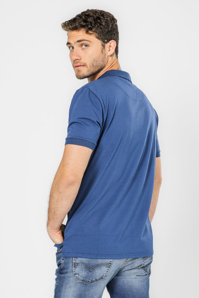 חולצה פולו עם כיס בצבע כחול
