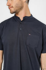 חולצה עם כיס בצבע נייבי