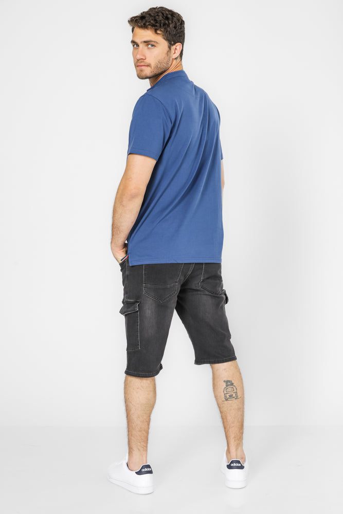 חולצה עם כיס בצבע כחול