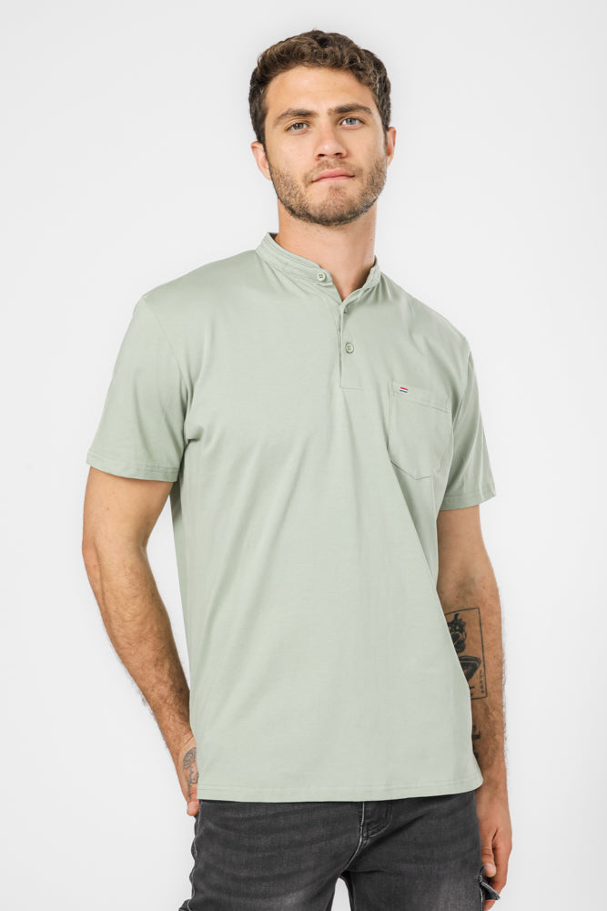 חולצה עם כיס בצבע ירוק