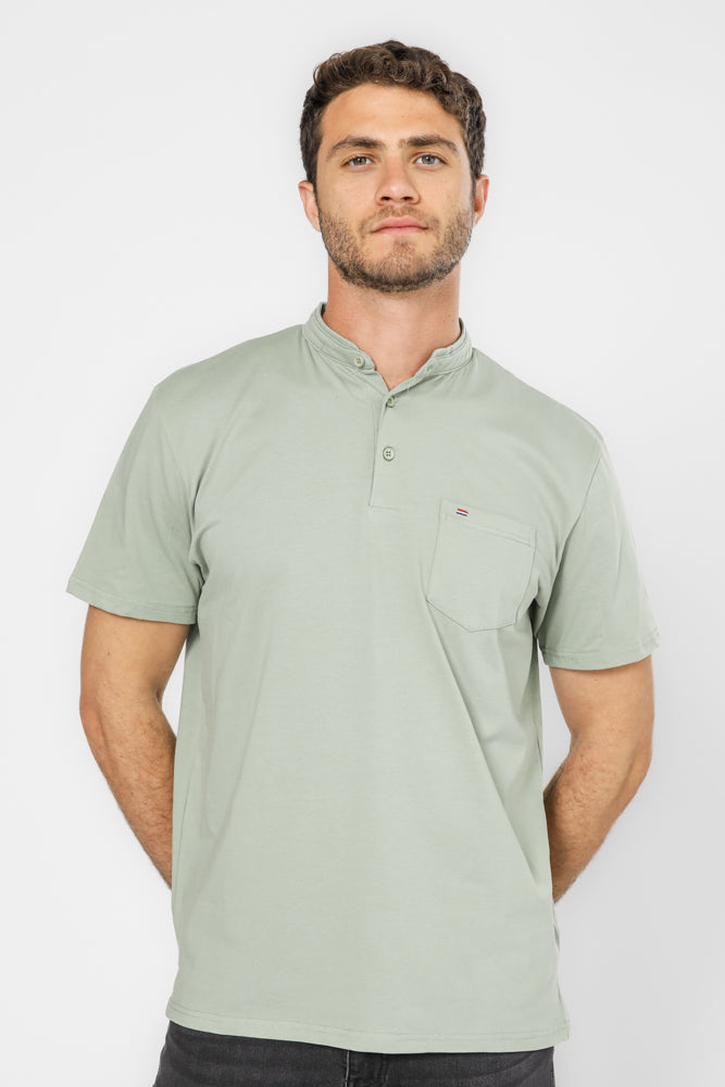 חולצה עם כיס בצבע ירוק