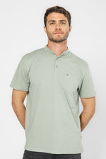 חולצה עם כיס בצבע ירוק