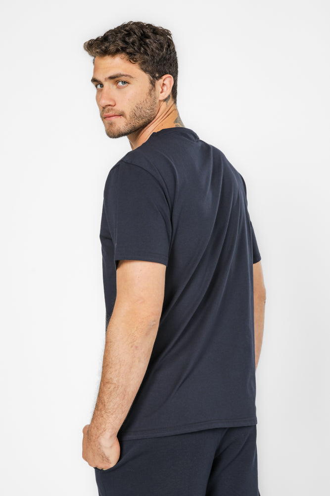 טישירט בייסיק בצבע נייבי עם הדפס