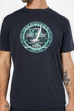 טישירט בייסיק בצבע נייבי עם הדפס