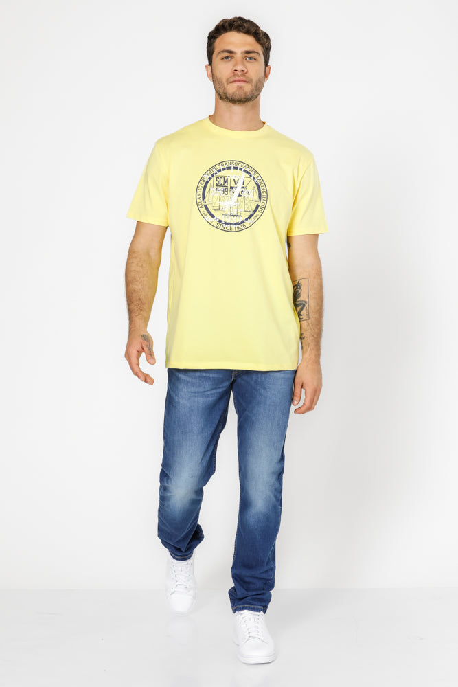 טישירט בייסיק בצבע צהוב עם הדפס