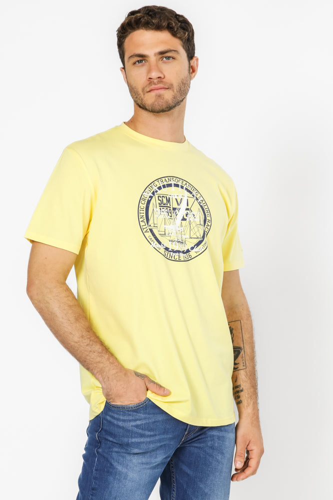 טישירט בייסיק בצבע צהוב עם הדפס