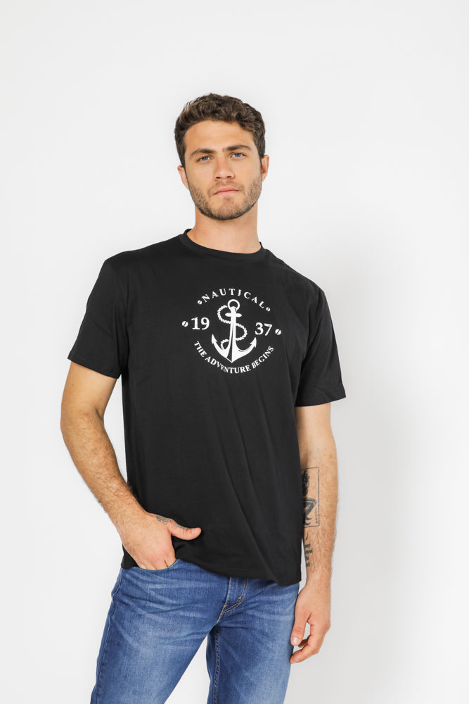 טישירט בייסיק בצבע שחור עם הדפס