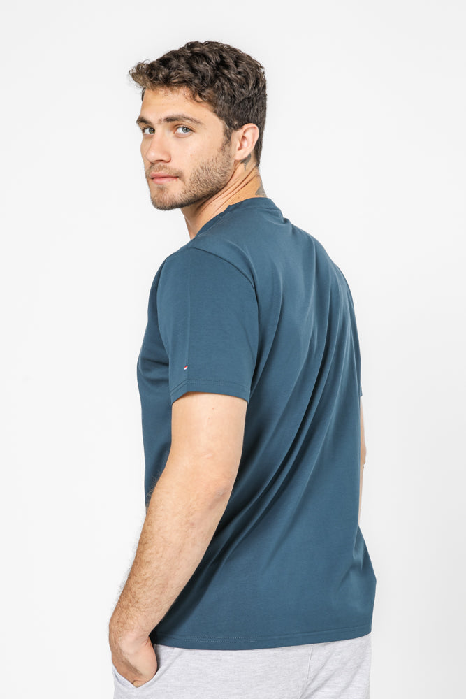 טישירט בייסיק בצבע טורקיז עם הדפס