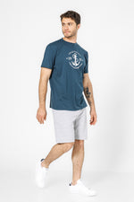 טישירט בייסיק בצבע טורקיז עם הדפס