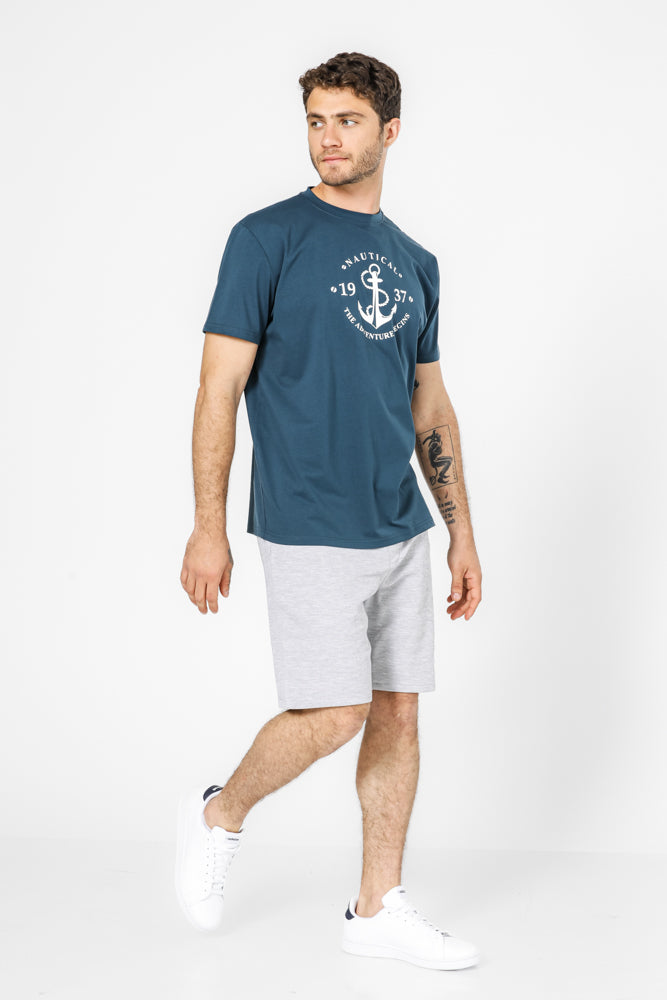 טישירט בייסיק בצבע טורקיז עם הדפס