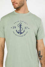 טישירט בייסיק בצבע ירוק עם הדפס