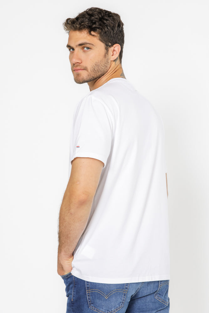 טישירט בייסיק בצבע לבן עם הדפס