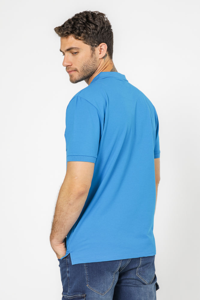 חולצה פולו עם כיס בצבע כחול