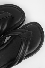 כפכף עור נשים בצבע שחור