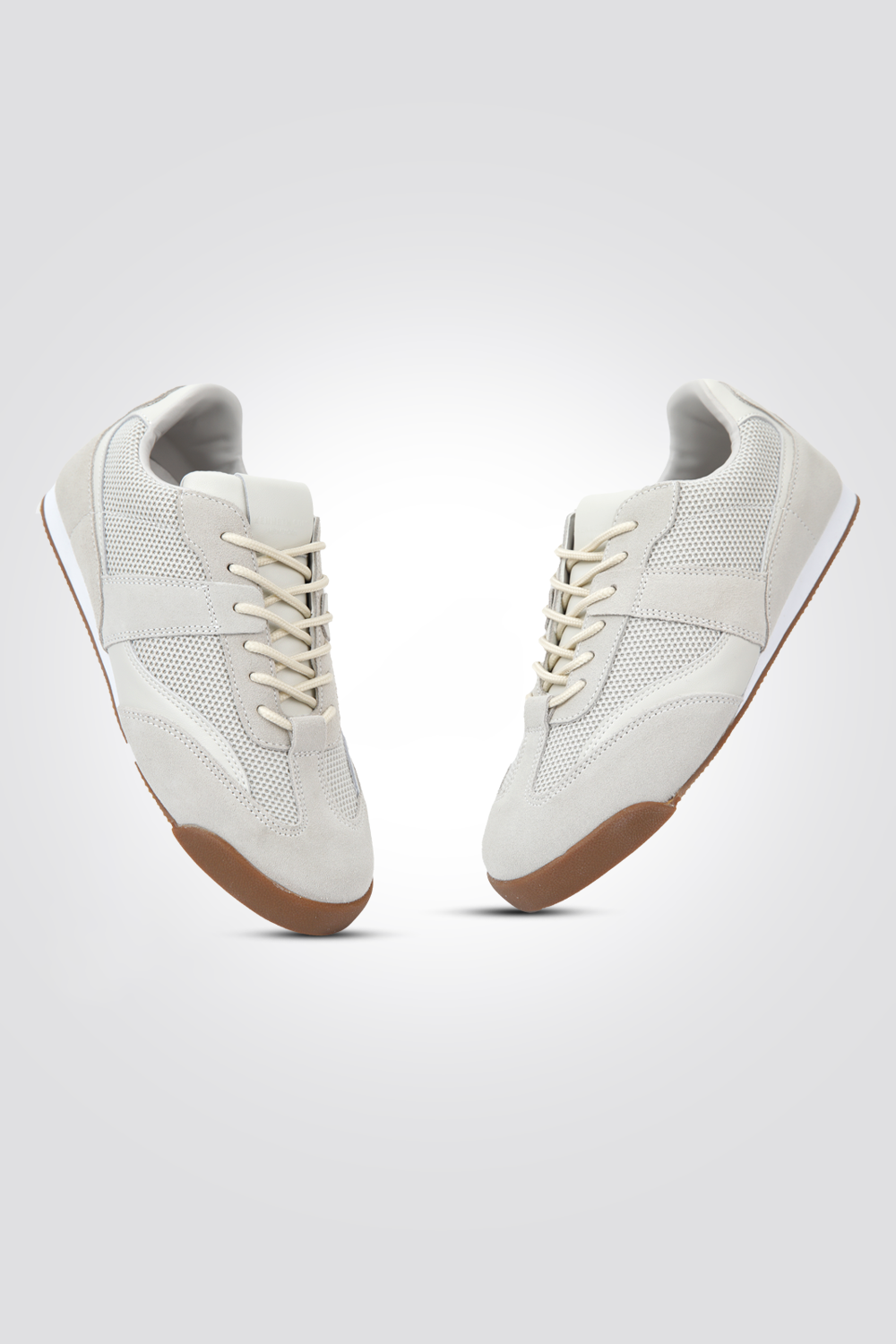 סניקרס נשים עור הפוך בצבע אפור בהיר