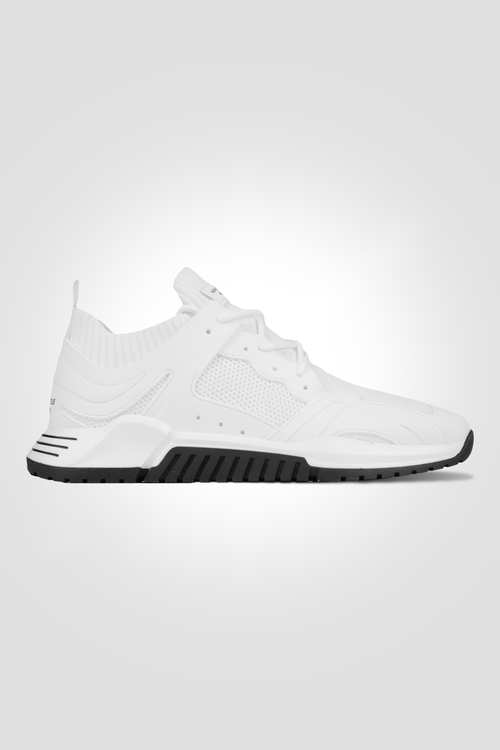 סניקרס גבר בצבע לבן