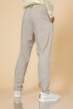 מכנס נינוח במראה מחויט בצבע בז'