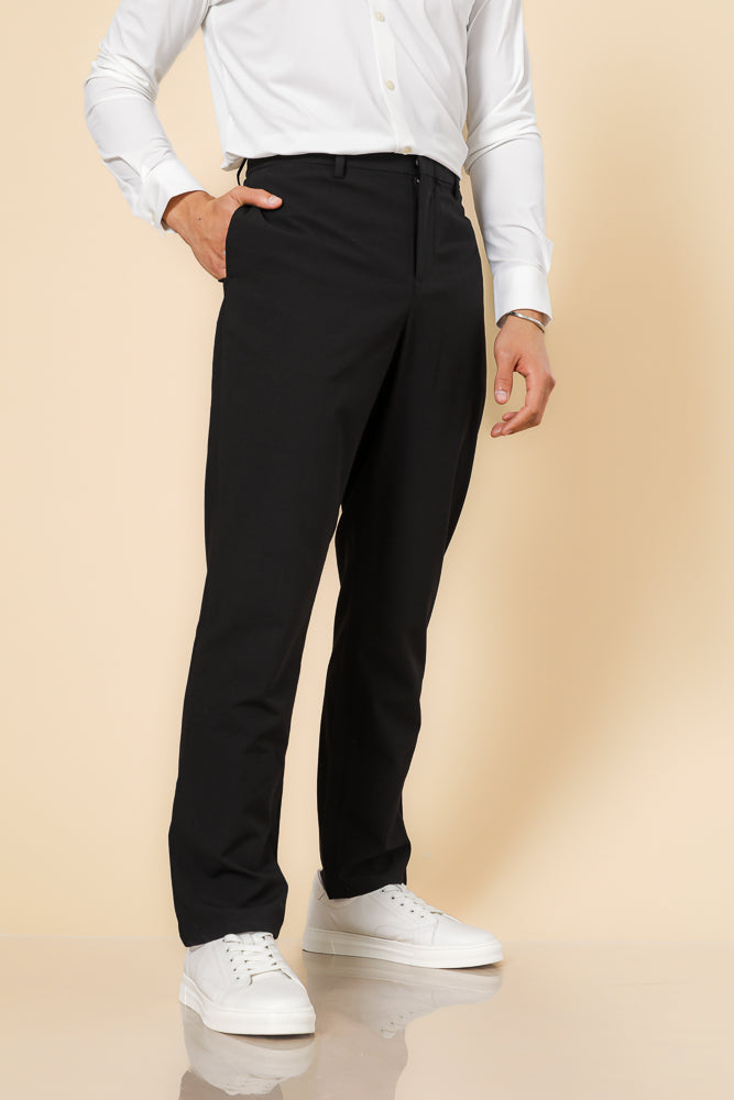 מכנס נינוח במראה מחויט עם גומי בצבע שחור