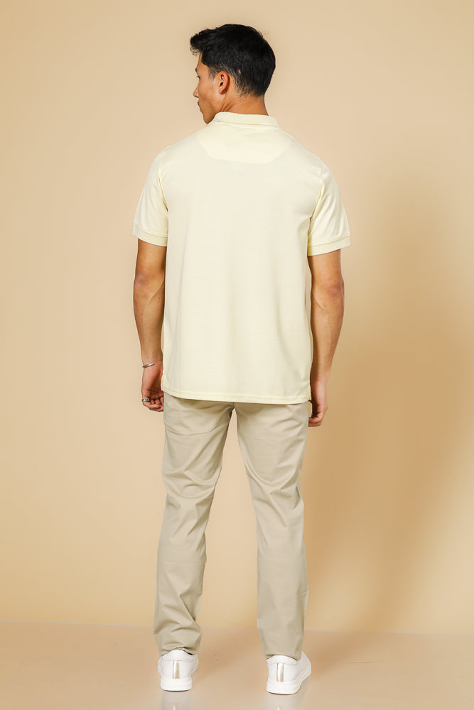 חולצה פולו פיקה בייסיק בצבע צהוב בננה