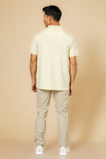 חולצה פולו פיקה בייסיק בצבע צהוב בננה