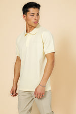 חולצה פולו פיקה בייסיק בצבע צהוב בננה