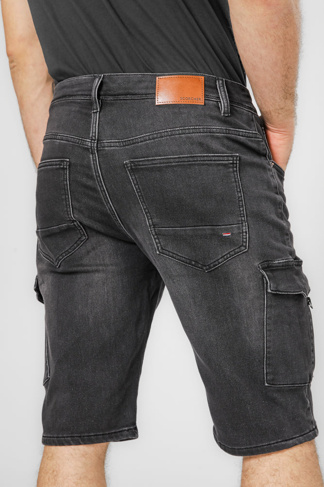 מכנסי ג'ינס בצבע שחור