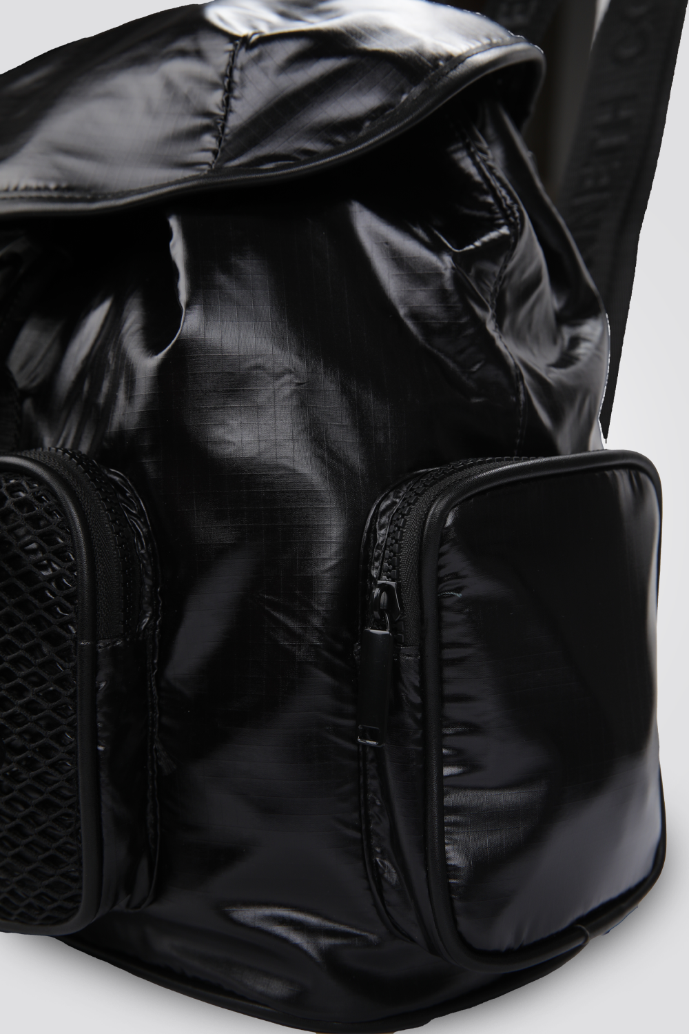 תיק גב לנשים בצבע שחור 