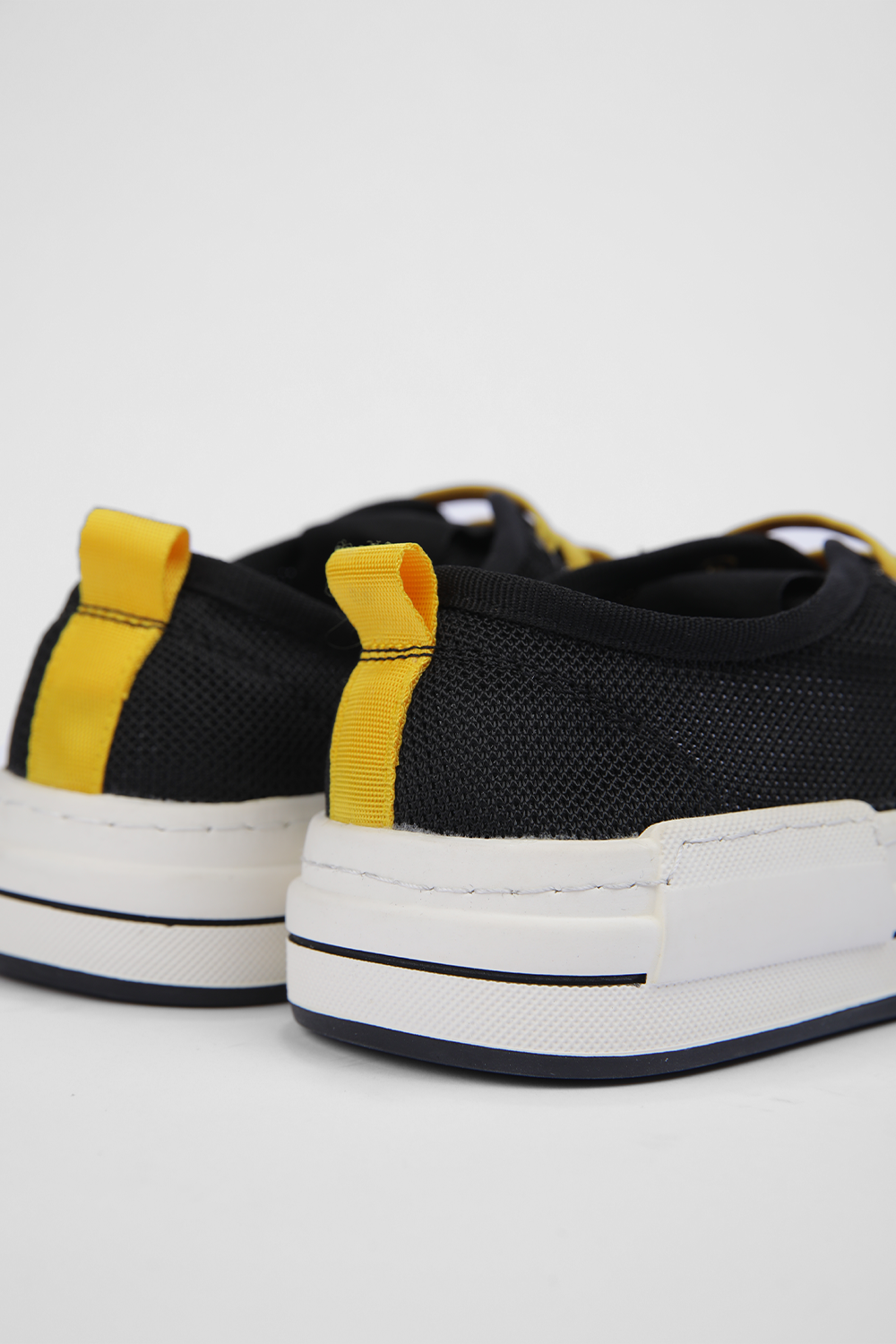 סניקרס רשת גברים בצבע שחור