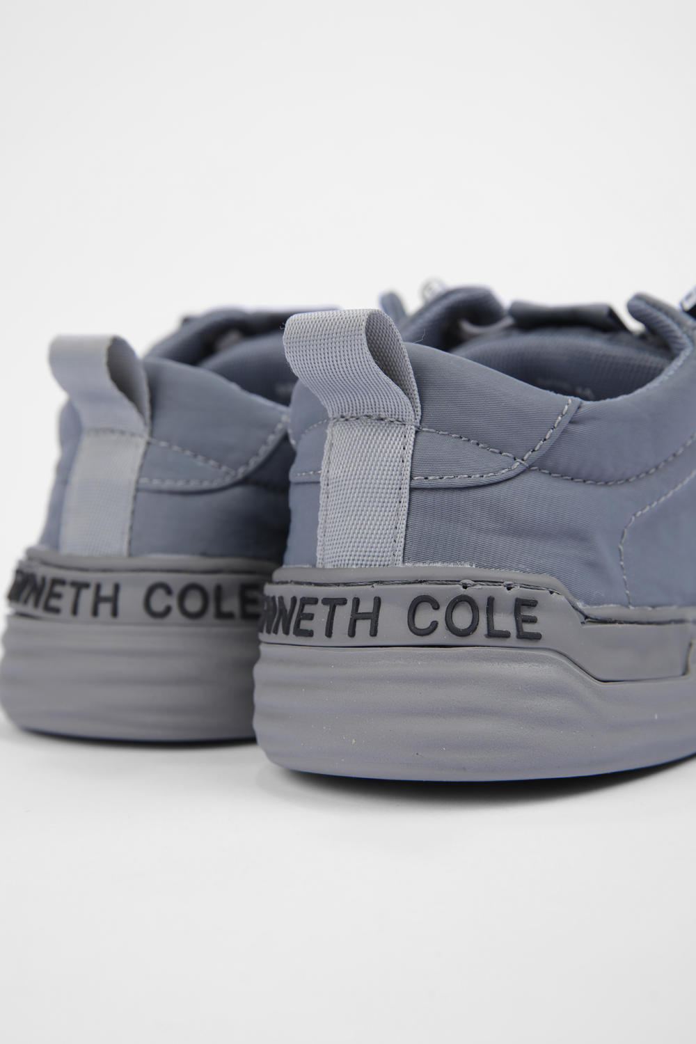 סניקרס גבר בצבע אפור