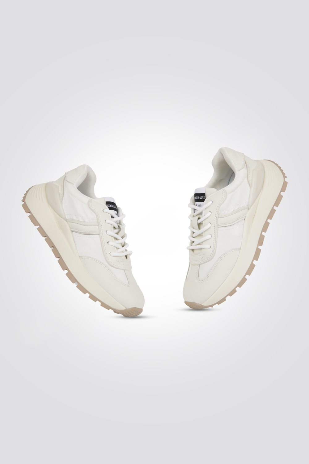 נעלי הליכה נשים בצבע לבן