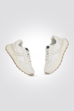 נעלי הליכה נשים בצבע לבן