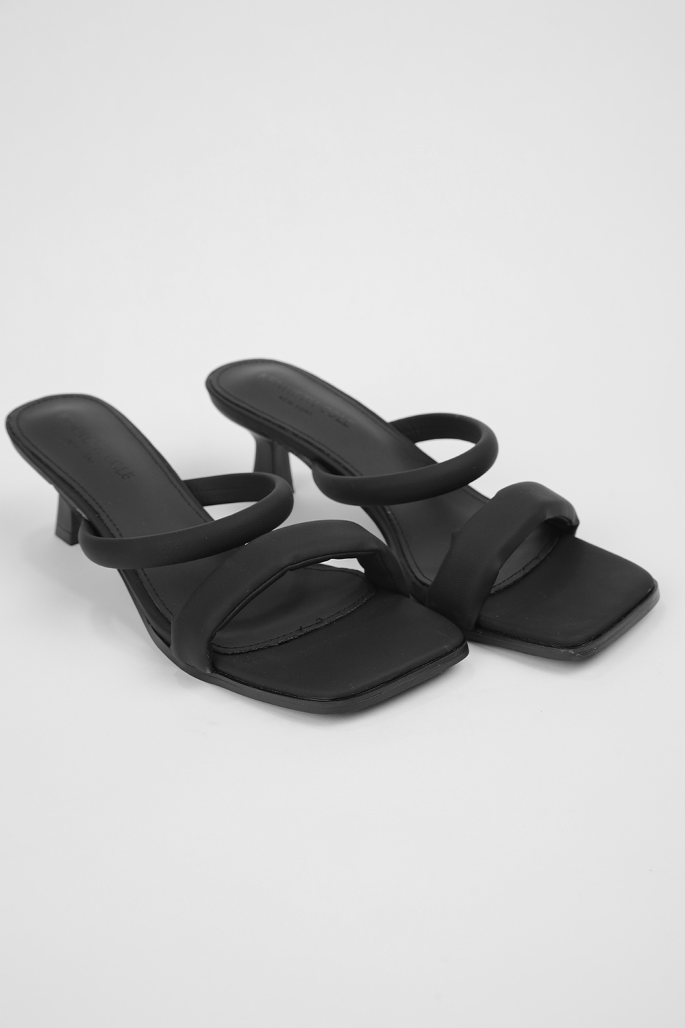 סנדל עקב נשים בצבע שחור