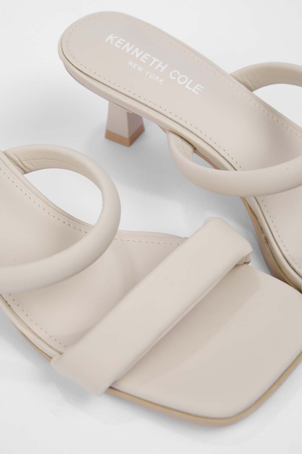 סנדל עקב נשים בצבע שמנת