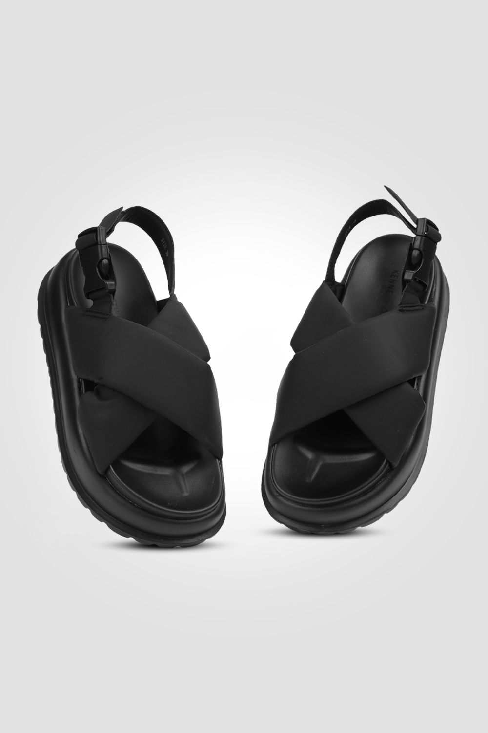 סנדל פלטפורמה נשים בצבע שחור