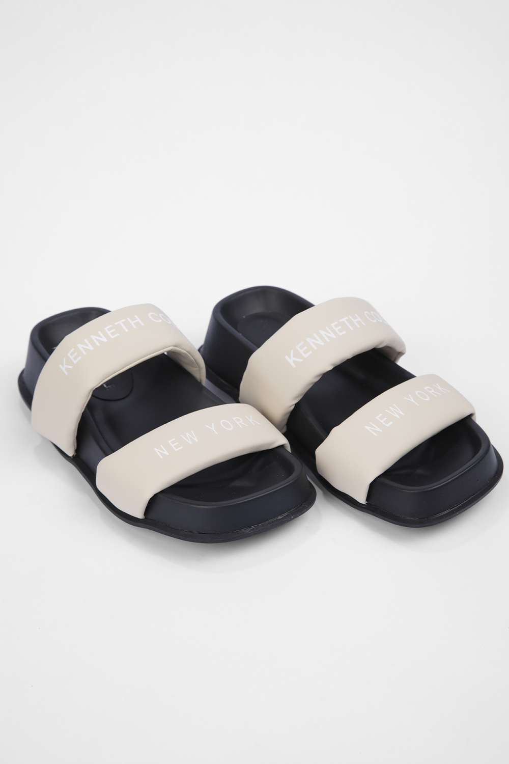 כפכף נשים בצבע שחור לבן