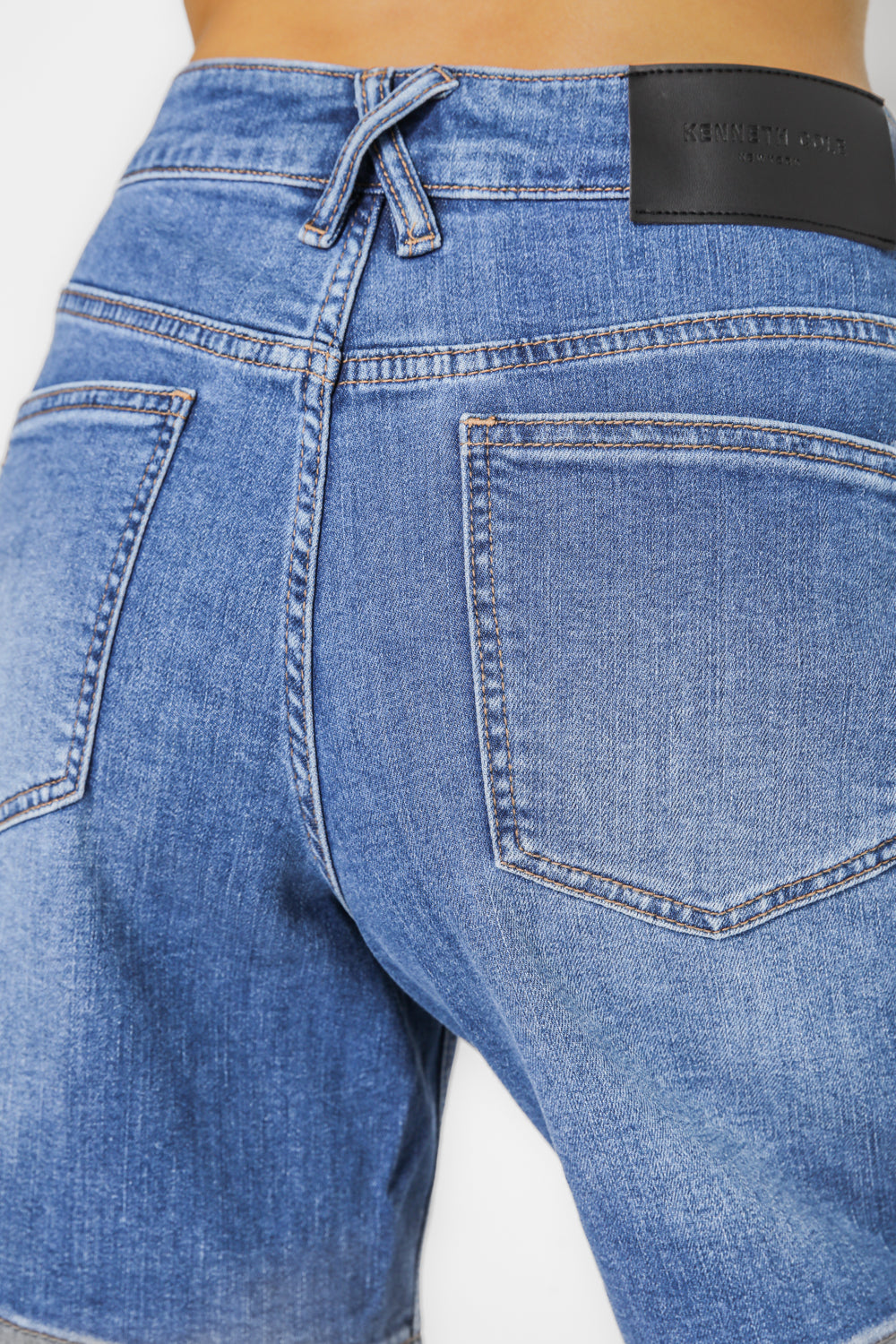 ברמודה ג'ינס בצבע כחול