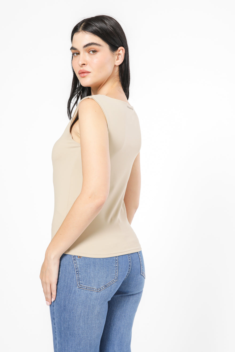 טופ אלסטי מפתח עמוק בצבע מוקה