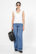 טופ אלסטי מפתח עמוק בצבע לבן