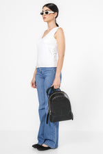 טופ אלסטי מפתח עמוק בצבע לבן