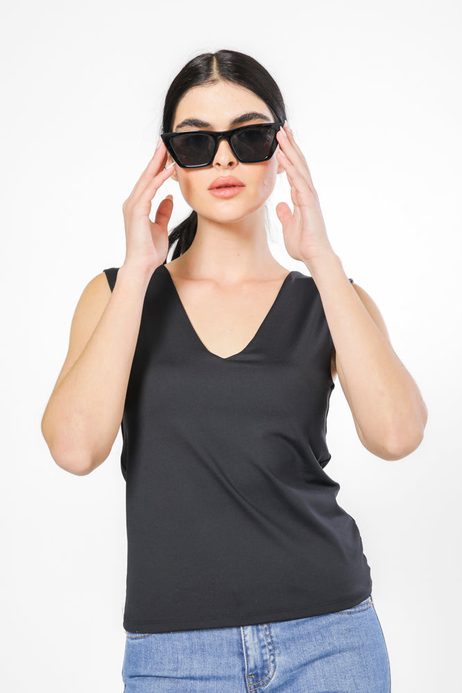 טופ אלסטי מפתח עמוק בצבע שחור