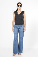 טופ אלסטי מפתח עמוק בצבע שחור