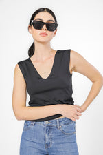 טופ אלסטי מפתח עמוק בצבע שחור